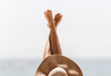 여름철 건강, 올바른 관리로 무더위도 거뜬하게! woman in brown sun hat standing on beach during daytime